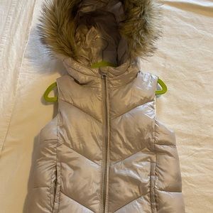 Gap girls quilted down vest with faux fur hoodie